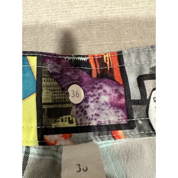 Mens Lululemon Shorts Comic Strip Print Athletic Active Gym Casual Check Size 36 - Picture 6 of 9